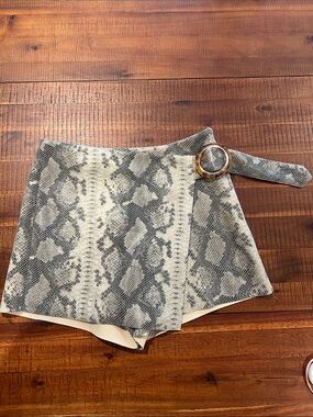 Zara Snake-Print Wrap Skort Shorts - Gray & Cream with Tortoiseshell Buckle